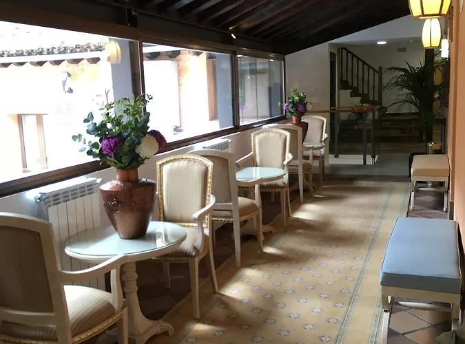 Antika Snoga Πανσιόν Ávila