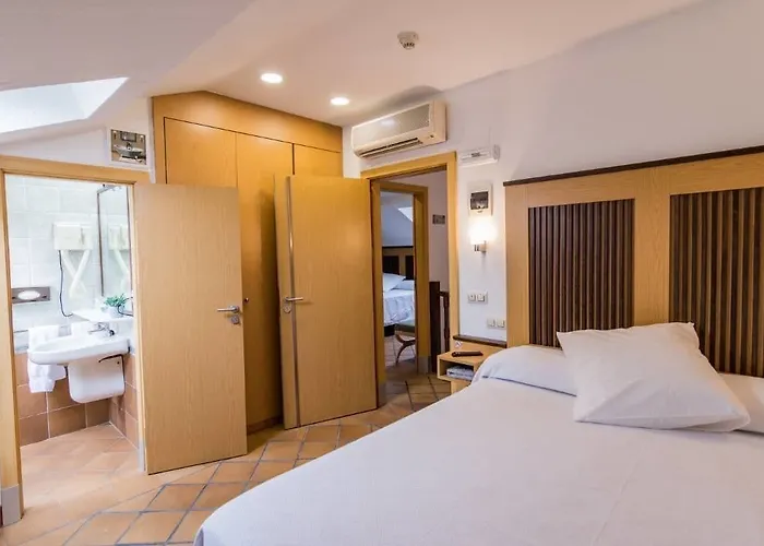 Antika Snoga 3* Ávila